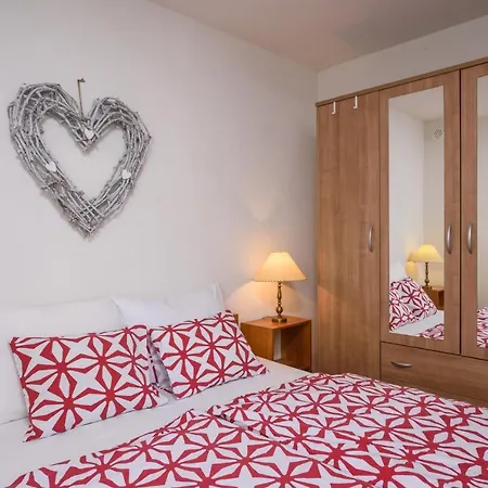 Aspen 2bedroom With Seaview Apartment Trogir