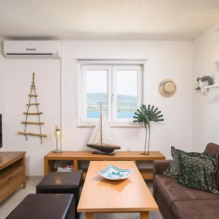 Apartment Aspen 2bedroom With Seaview Trogir
