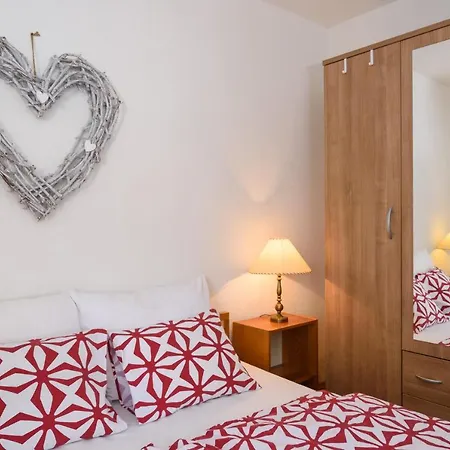 Aspen 2bedroom With Seaview Apartment Trogir